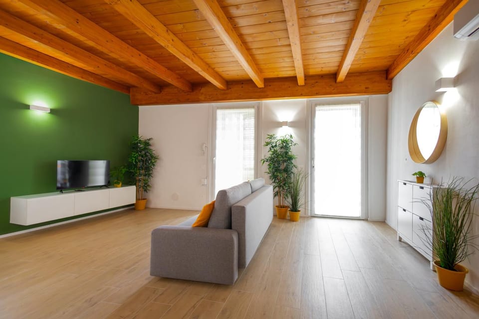 TV and multimedia, Living room, Seating area, air conditioner