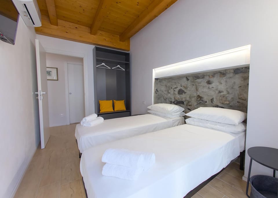 Bed, Photo of the whole room, Bedroom, towels, wardrobe, air conditioner