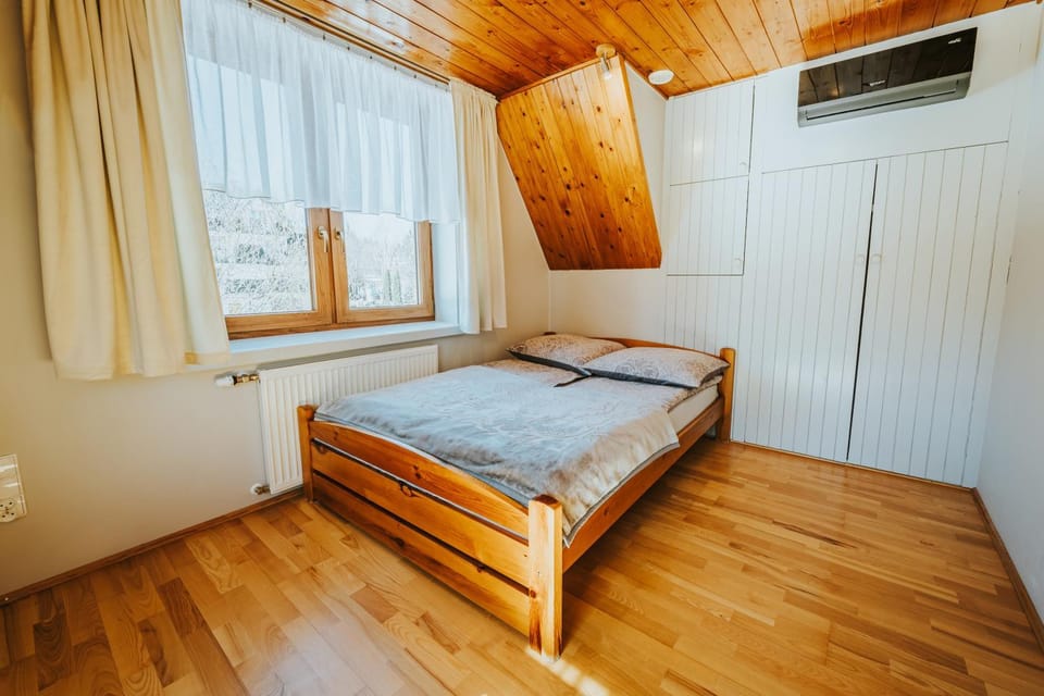 Bed, Photo of the whole room, Bedroom, wardrobe, air conditioner