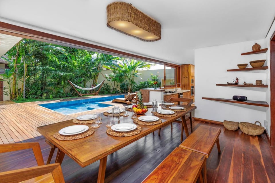 Food and drinks, Dining area, Garden view, Swimming pool