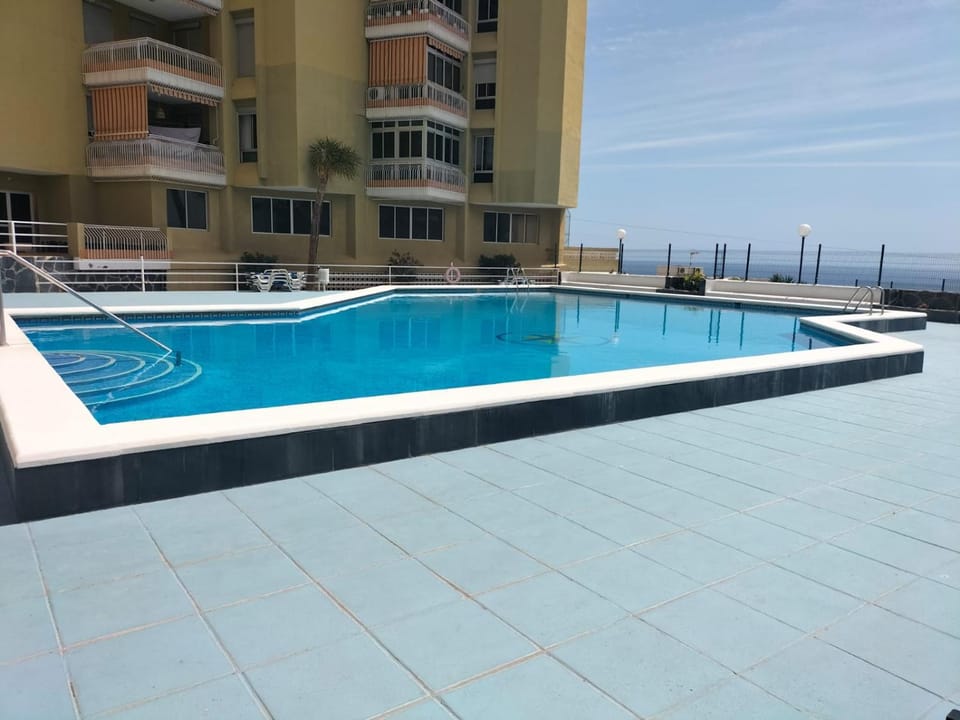 Swimming pool, sunbed