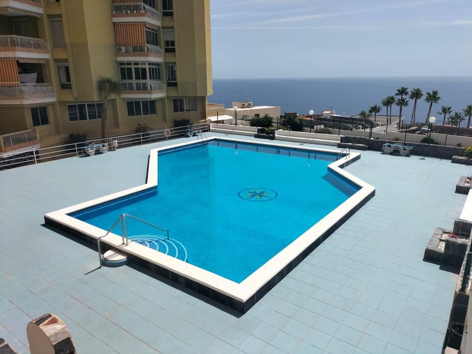 Sea view, Swimming pool, sunbed