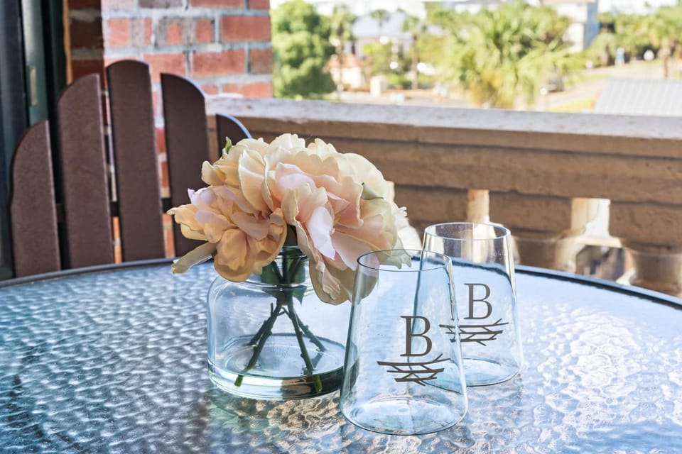 The Village Happy Life Condo - Private Beach Access Pool & Hot Tub House in Rosemary Beach