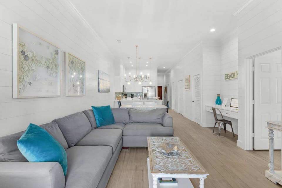 The Village Happy Life Condo - Private Beach Access Pool & Hot Tub House in Rosemary Beach