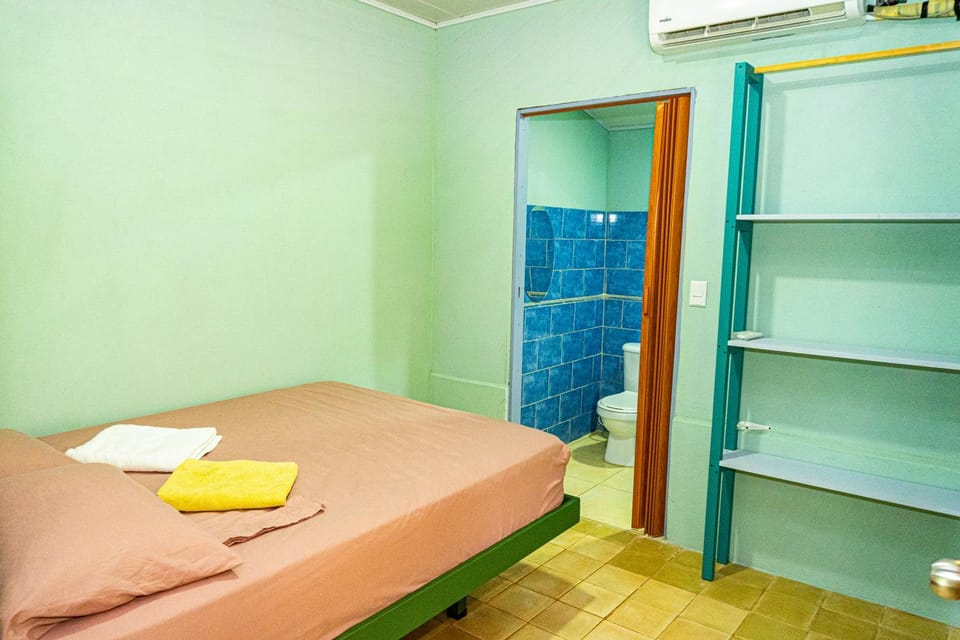 Bed, Bathroom, Photo of the whole room, Bedroom, towels