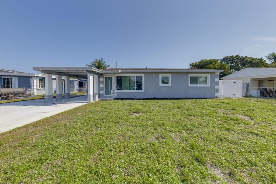 1 Mi to Ocean: Home w/ Yard in Boynton Beach! House in Boynton Beach