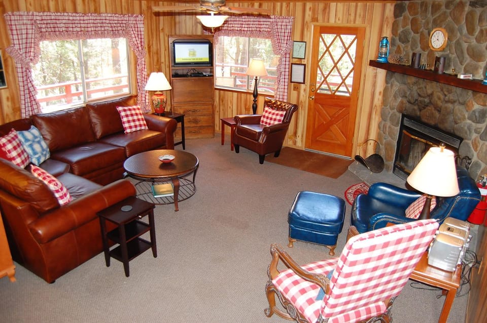 Manzanita Lodge House in Sierra Nevada
