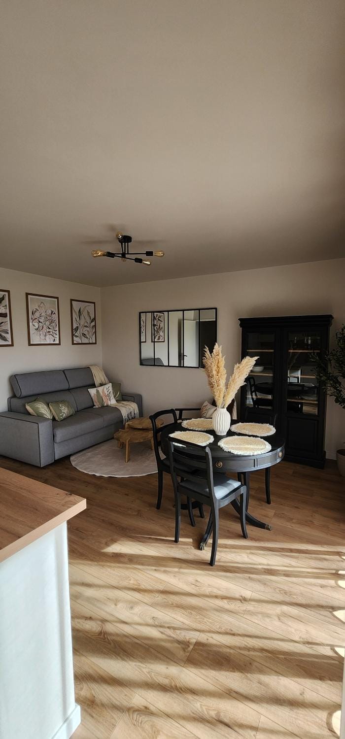 Living room, Dining area