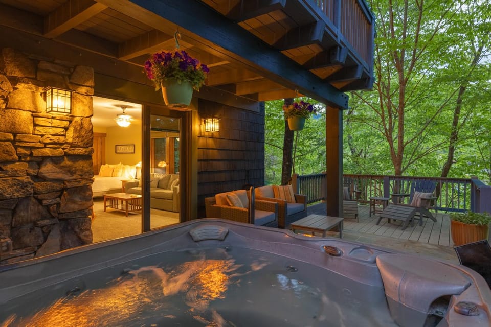Patio, Natural landscape, Hot Tub