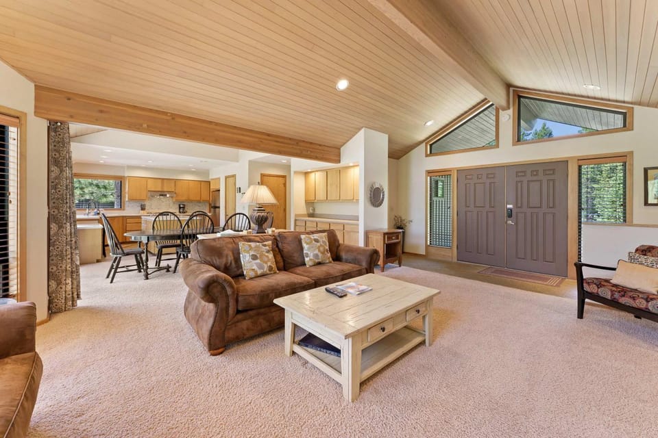 10 Tan Oak House in Sunriver