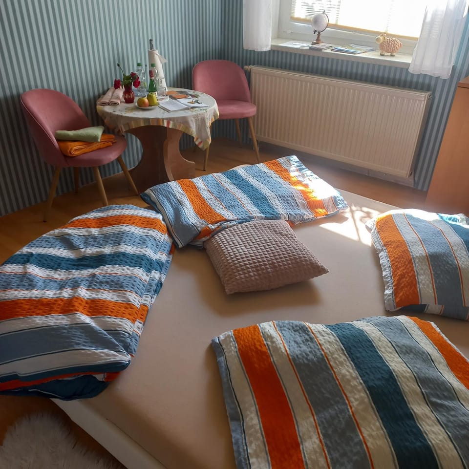 Photo of the whole room, Bedroom