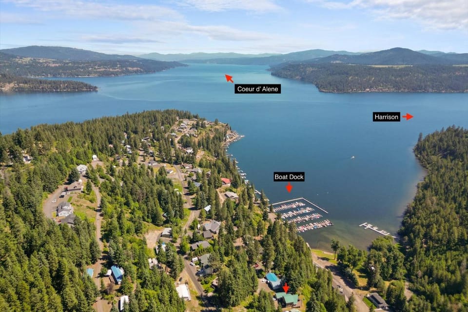 Cave Bay Escape House in Kootenai County