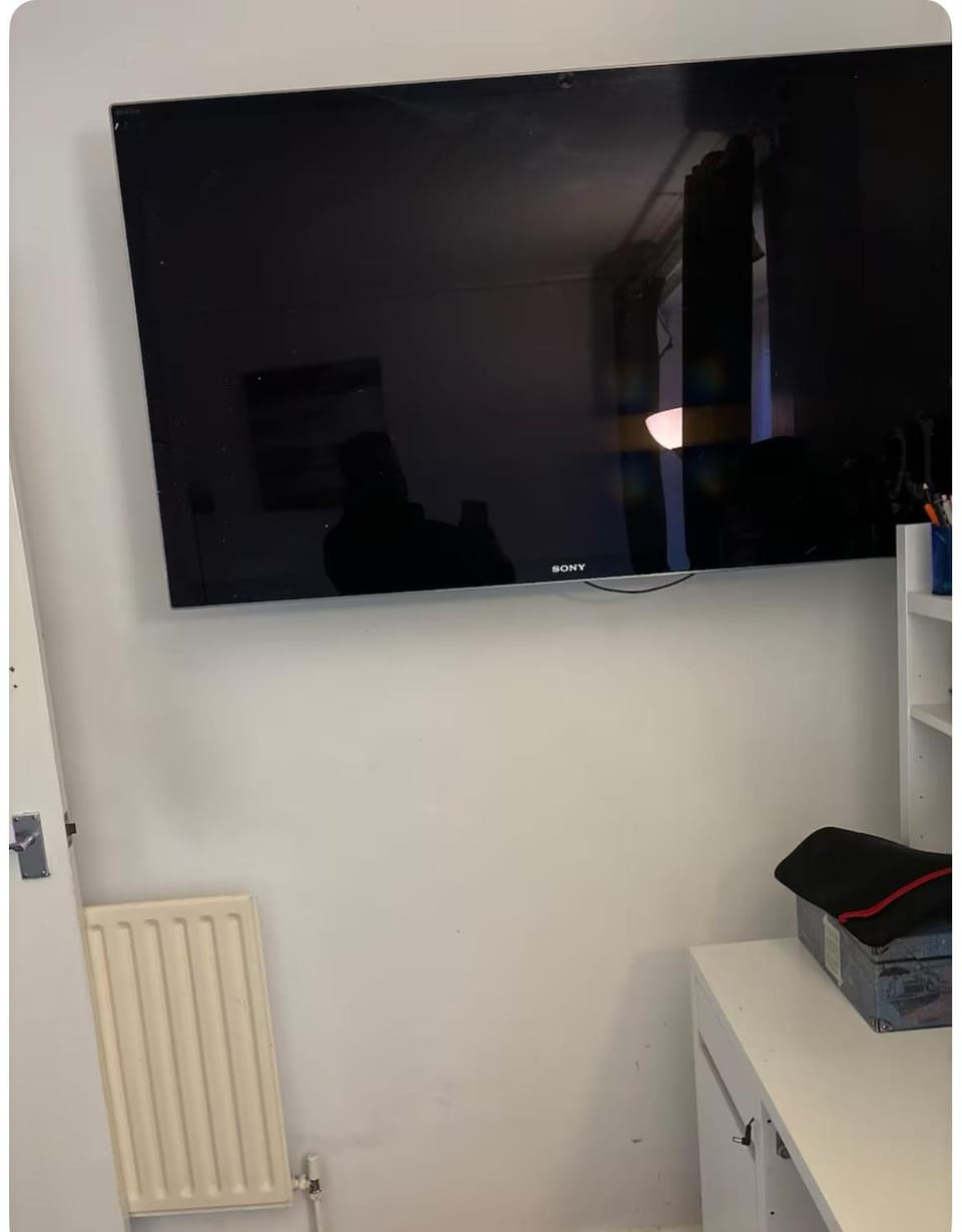 Single room in UB7 Vacation rental in Uxbridge