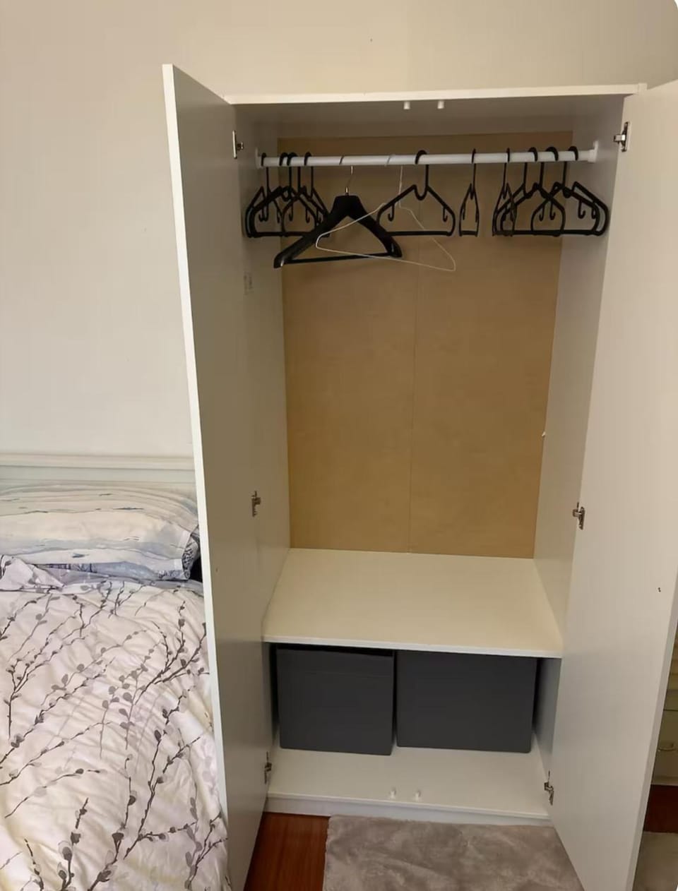 Single room in UB7 Vacation rental in Uxbridge