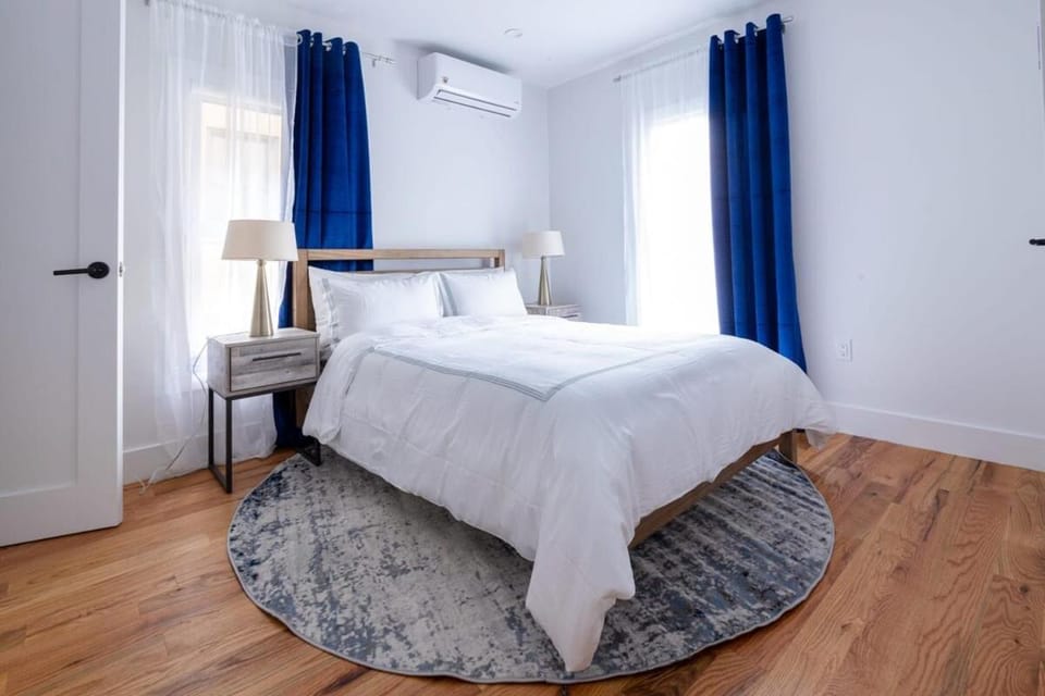323-2 Spacious 2BR Williamsburg Apartment in Manhattan