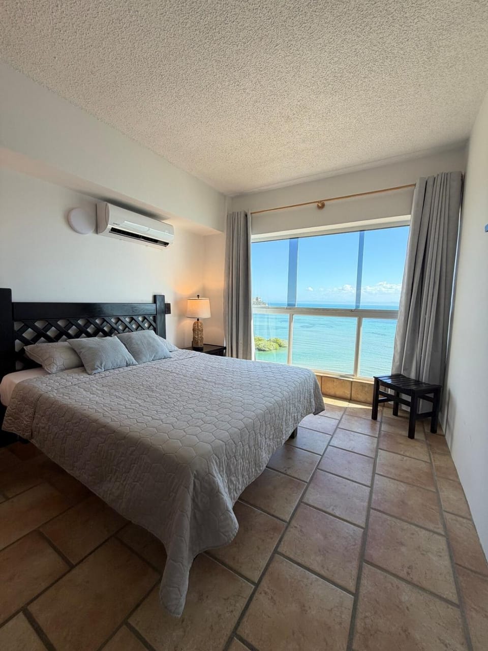 Bed, Natural landscape, Photo of the whole room, Bedroom, Sea view, internet