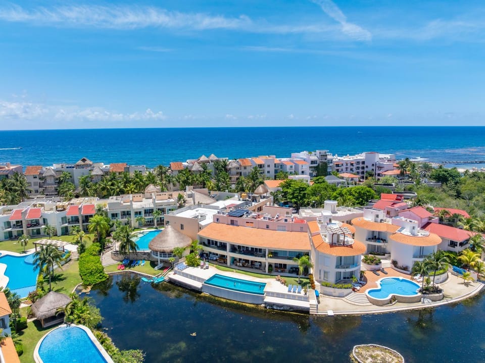 Property building, Nearby landmark, Day, Bird's eye view, City view, Pool view, Sea view