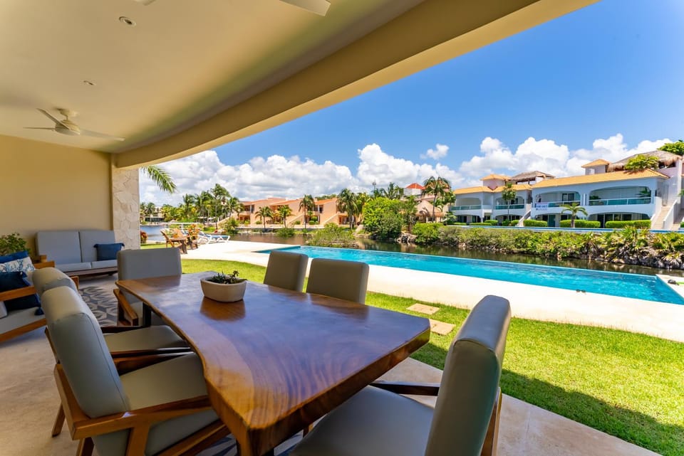 Patio, Day, Natural landscape, Garden, Garden, View (from property/room), Balcony/Terrace, Living room, Seating area, Dining area, Garden view, Pool view, Swimming pool, sunbed