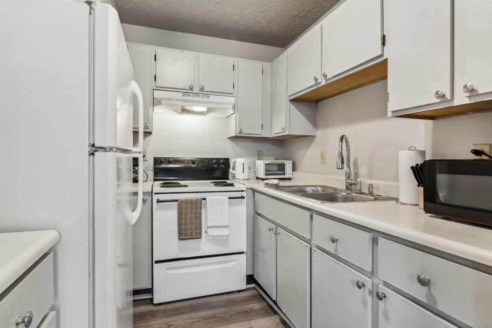 Cozy & Spacious 2 Bedroom 2 Bathroom Apartment in Louisville