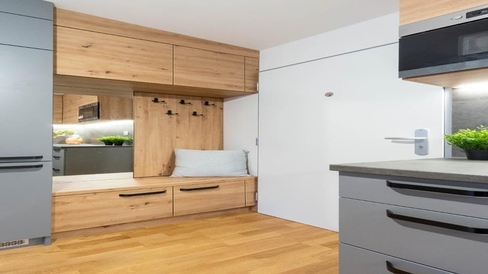 Kitchen or kitchenette, oven, pet friendly, stove
