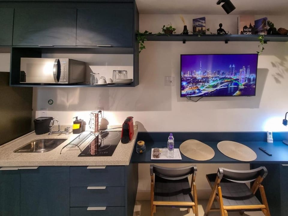 Kitchen or kitchenette, Dining area, stove