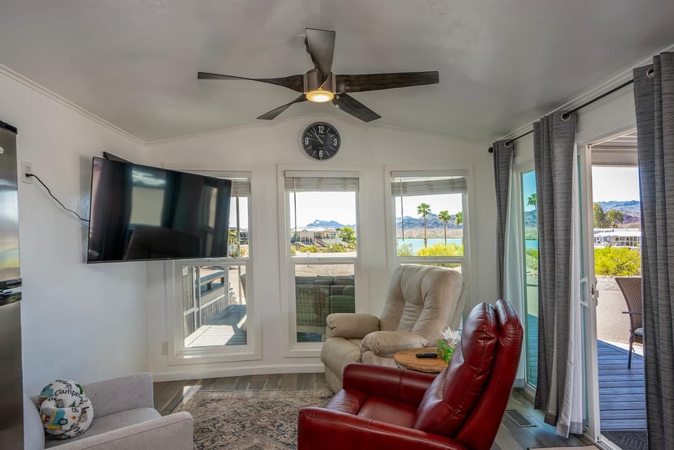 Picture Perfect at Sam's Beachcomber House in Lake Havasu City