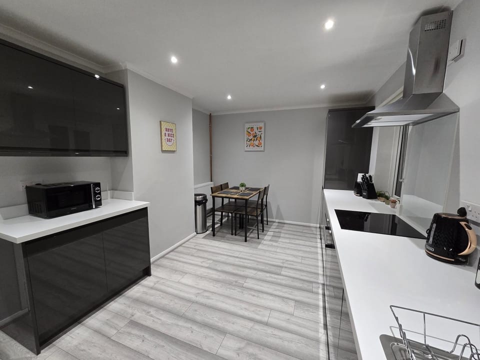 Kitchen or kitchenette, Dining area, oven, pet friendly, stove, toaster