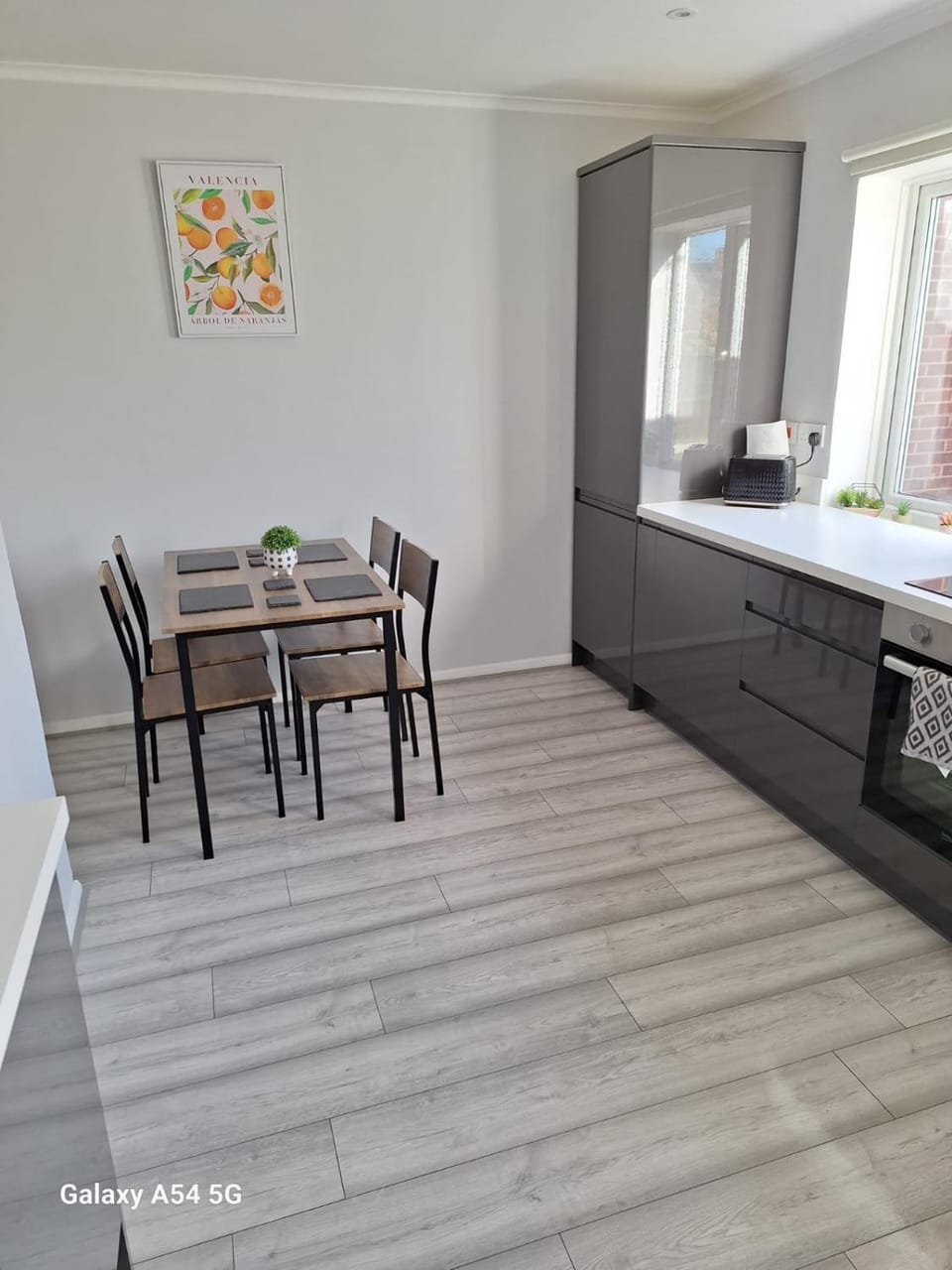 Dining area, kitchen