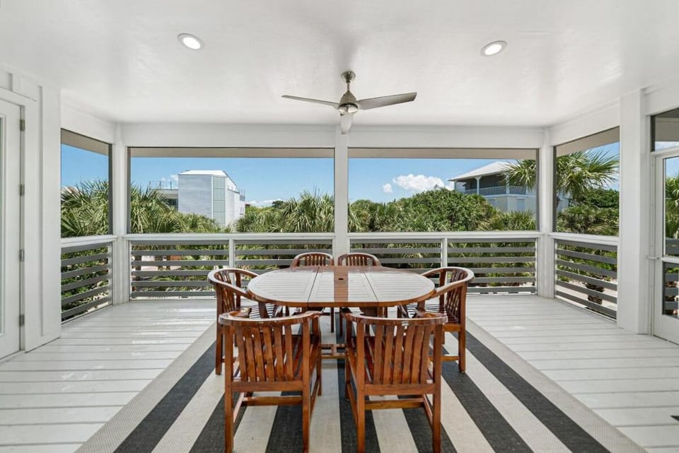 Come Together-consist of 2 Homes 4 Golf Carts 2 pools House in North Captiva Island