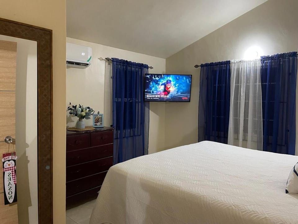 Bedroom, air conditioner
