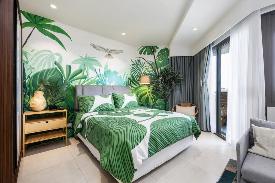 Bed, Photo of the whole room, Seating area, Bedroom