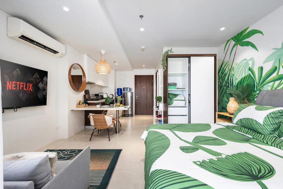 Bed, TV and multimedia, Living room, Seating area, Dining area, Bedroom, wardrobe, air conditioner