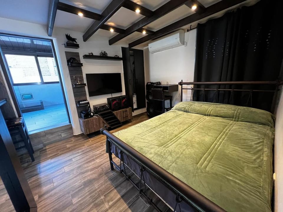 Bed, TV and multimedia, Photo of the whole room, Bedroom, wardrobe