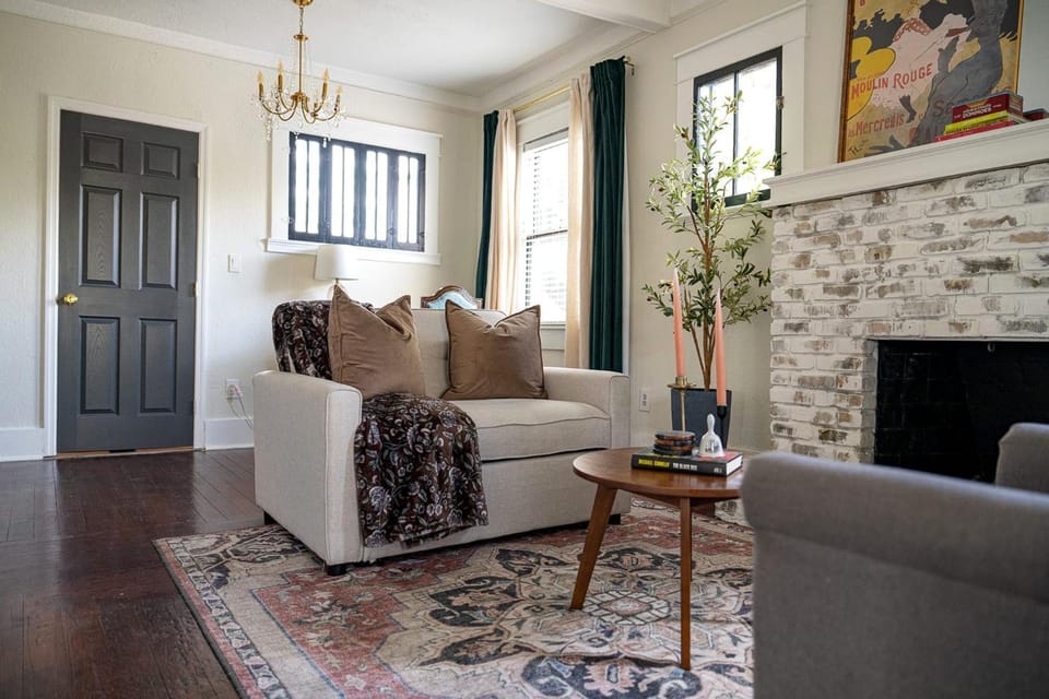 Living room, Seating area