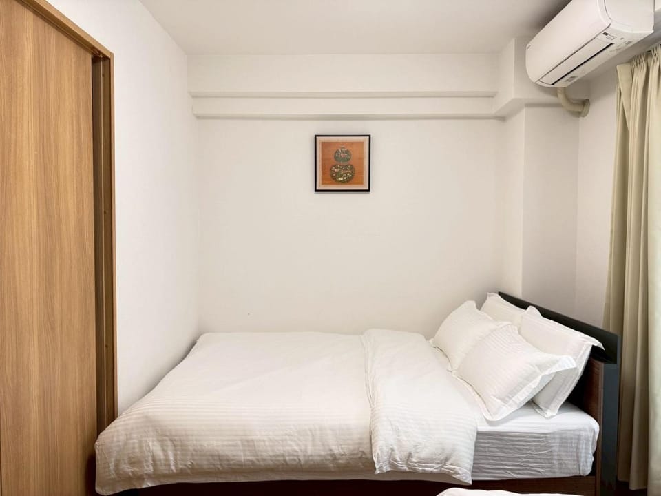 Bed, Bedroom, air conditioner