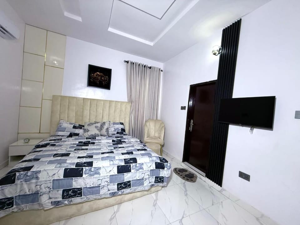 Bed, TV and multimedia, Bedroom, wardrobe
