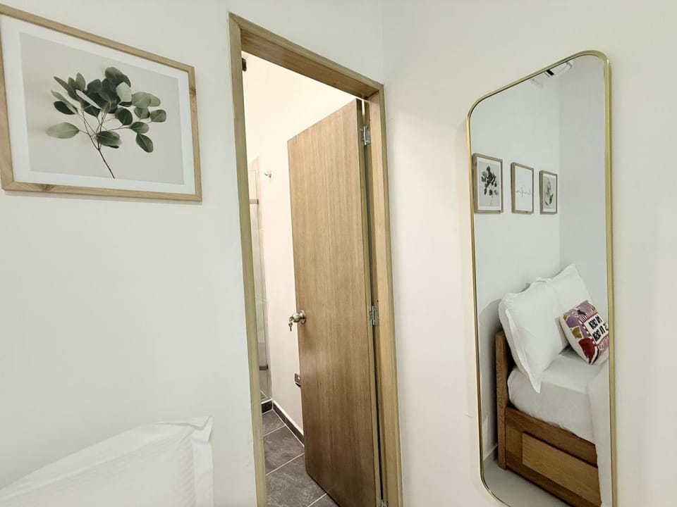Bed, Bathroom, Photo of the whole room, Bedroom, towels