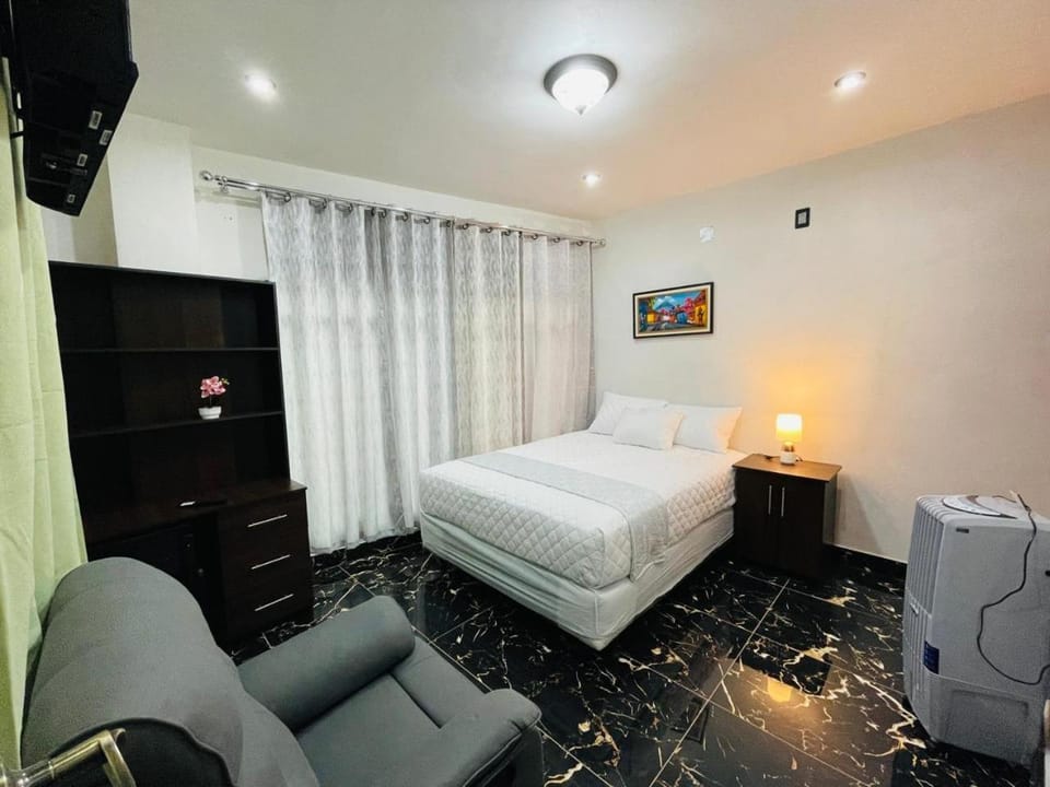 Bed, TV and multimedia, Photo of the whole room, Seating area