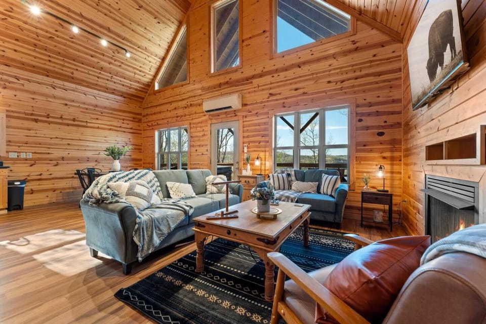 5 Cabins for Groups - Sleeps 54, Hot Tubs Cabin in Jasper