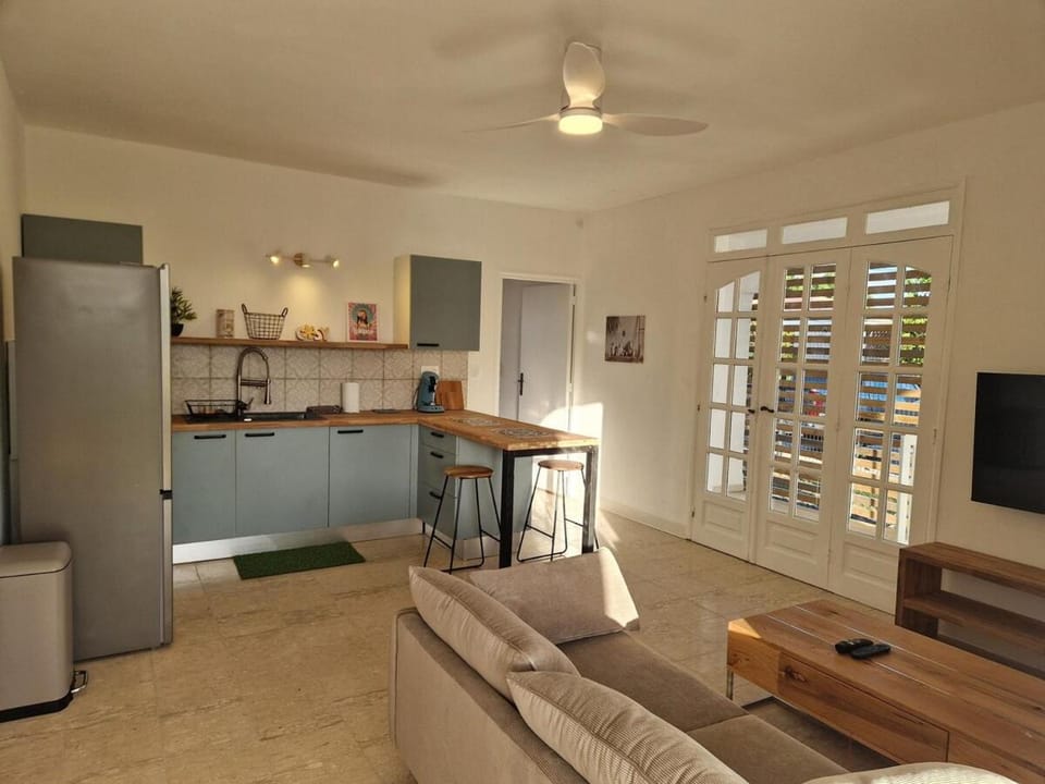 Kitchen or kitchenette, oven, stove