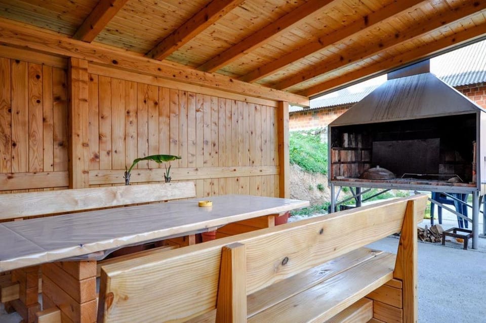 BBQ facilities, Seating area