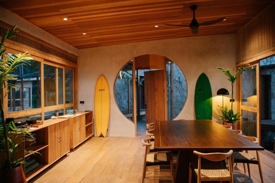 Restaurant/places to eat, Library, Library, Lounge or bar, Beach, Area and facilities, Breakfast, Breakfast, Continental breakfast, Continental breakfast, American breakfast, American breakfast, children, children, fireplace, furniture, furniture