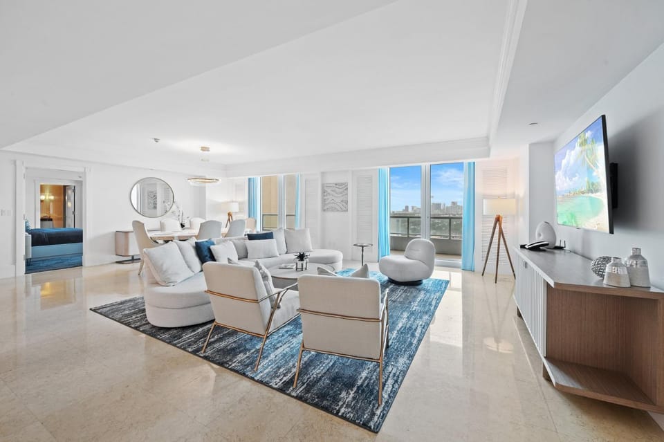 TV and multimedia, Living room, Seating area, Evening entertainment