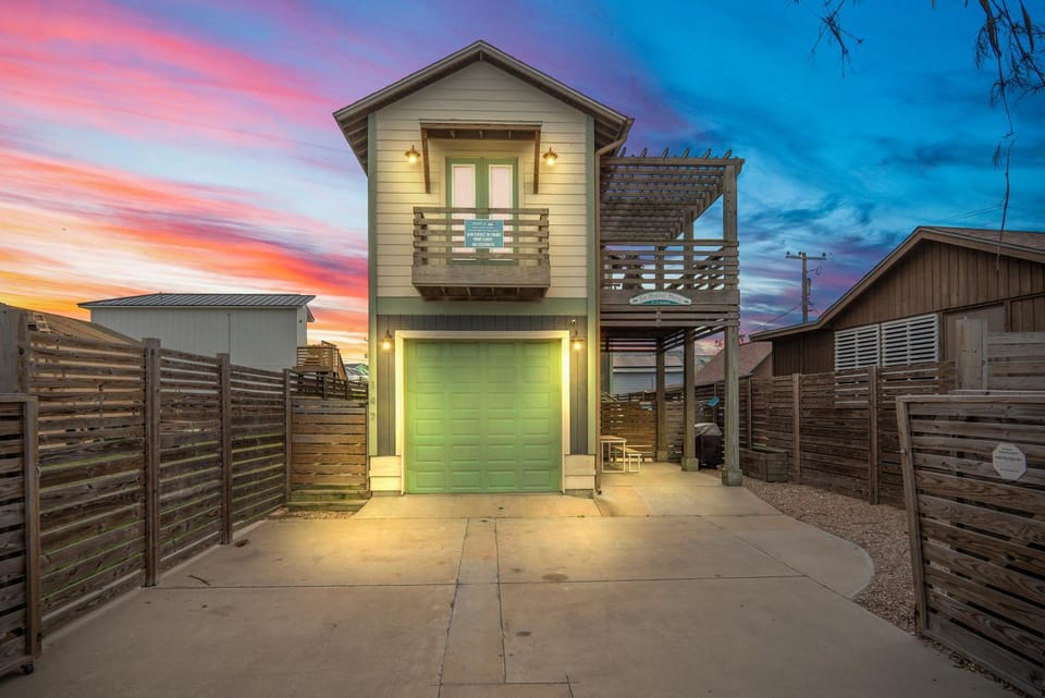 The Oyster House - Pet Friendly GOLF CART INCLUDED House in Port Aransas