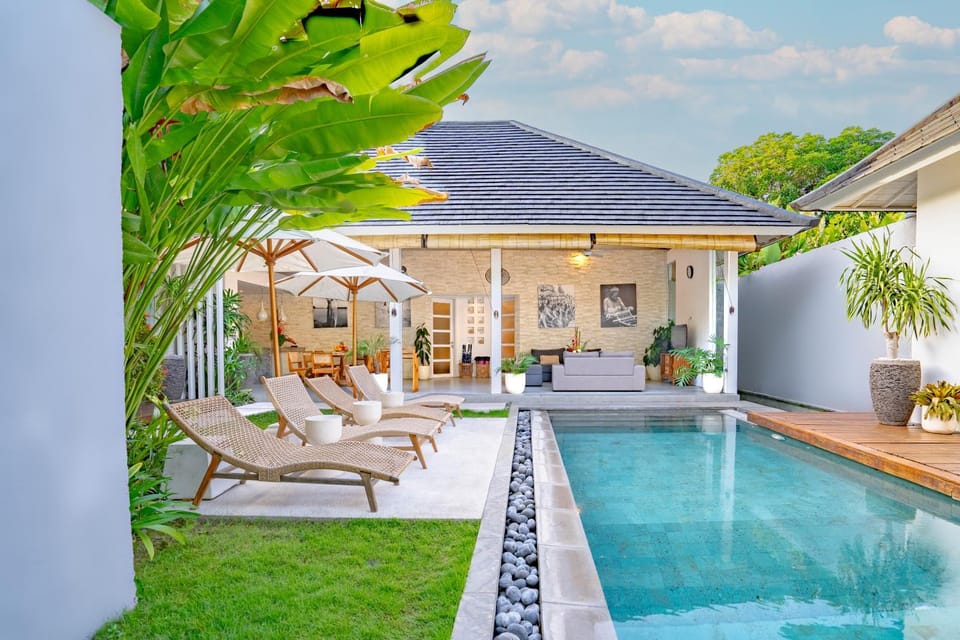 Property building, Natural landscape, Garden view, Swimming pool, sunbed
