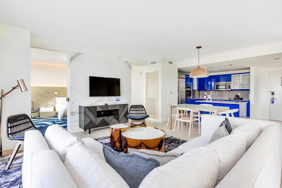 TV and multimedia, Kitchen or kitchenette, Living room, Dining area