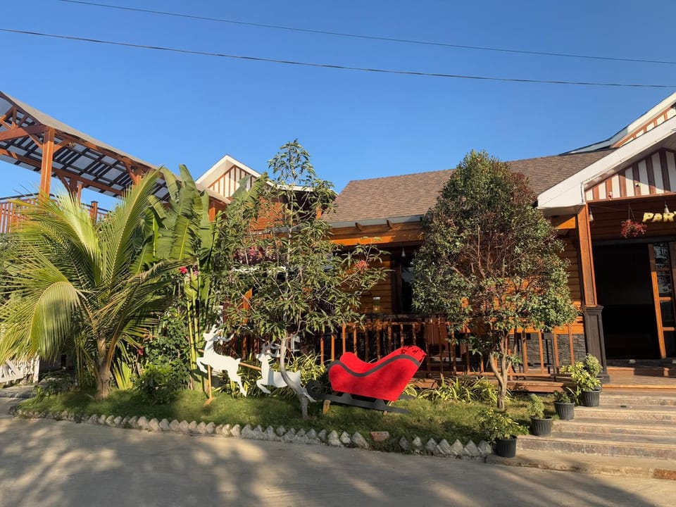 Property building, Spring, Day, Garden, Garden view