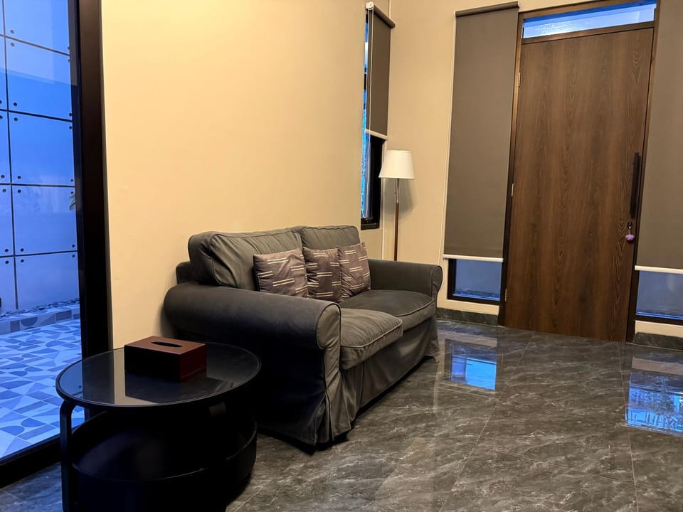 Living room, Seating area