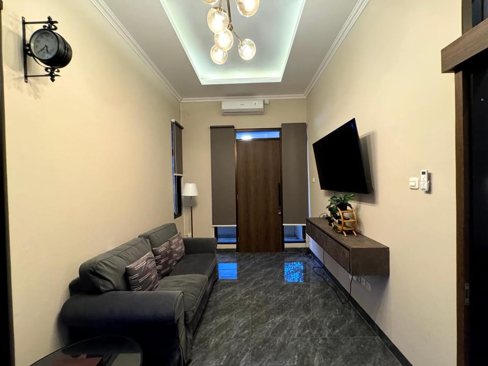 Communal lounge/ TV room, Living room, Seating area