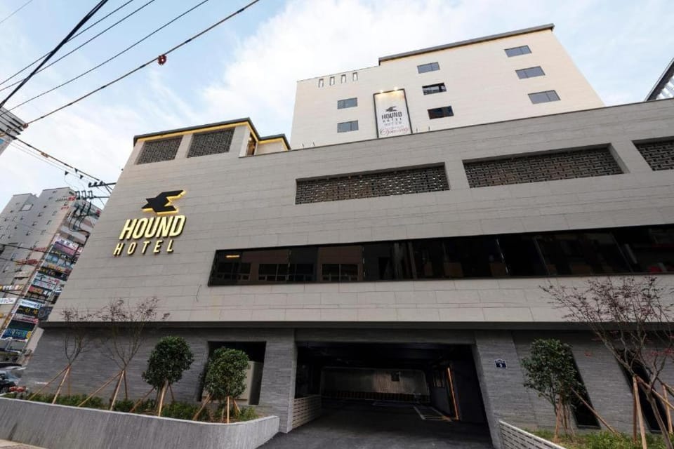 Hound Hotel Yeonsan Hotel in Busan